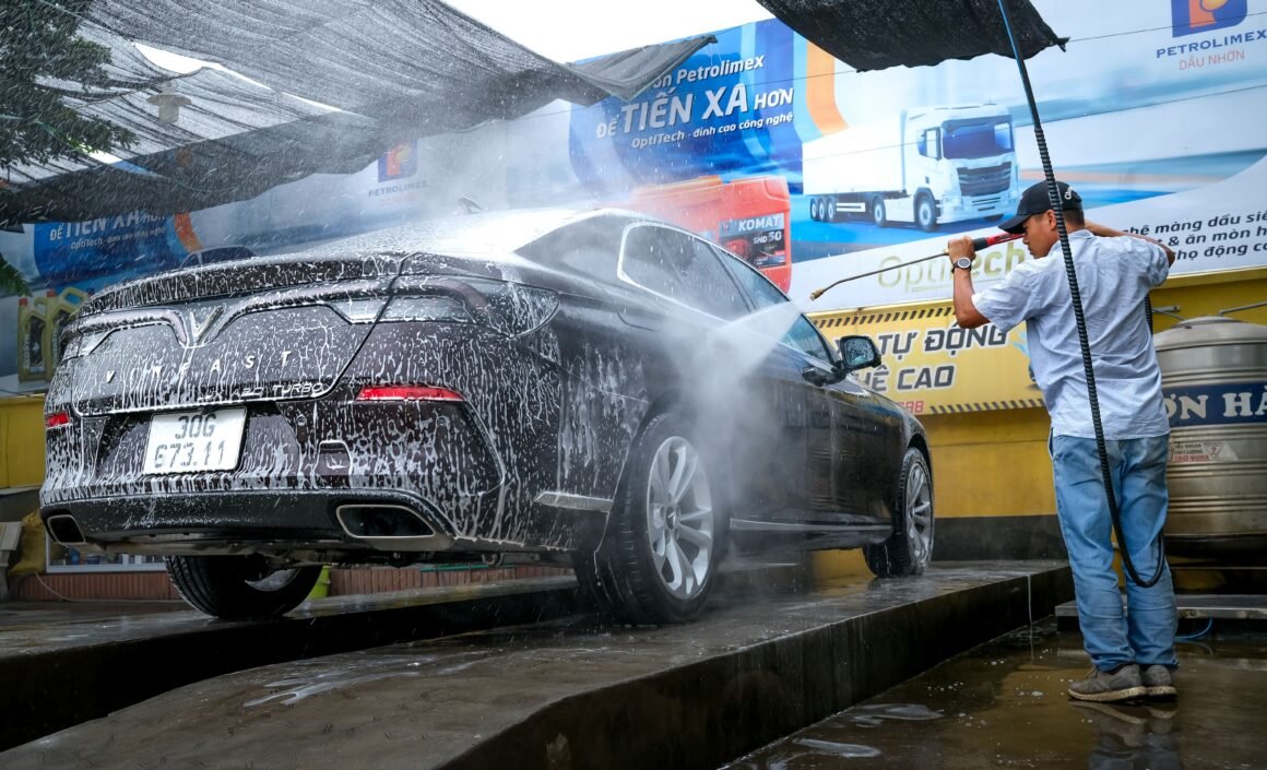 Professional car valeting in Hythe by GiroClean Auto Detailing protecting a vehicle from coastal salt, road grime and environmental contaminants with expert detailing and paint care.